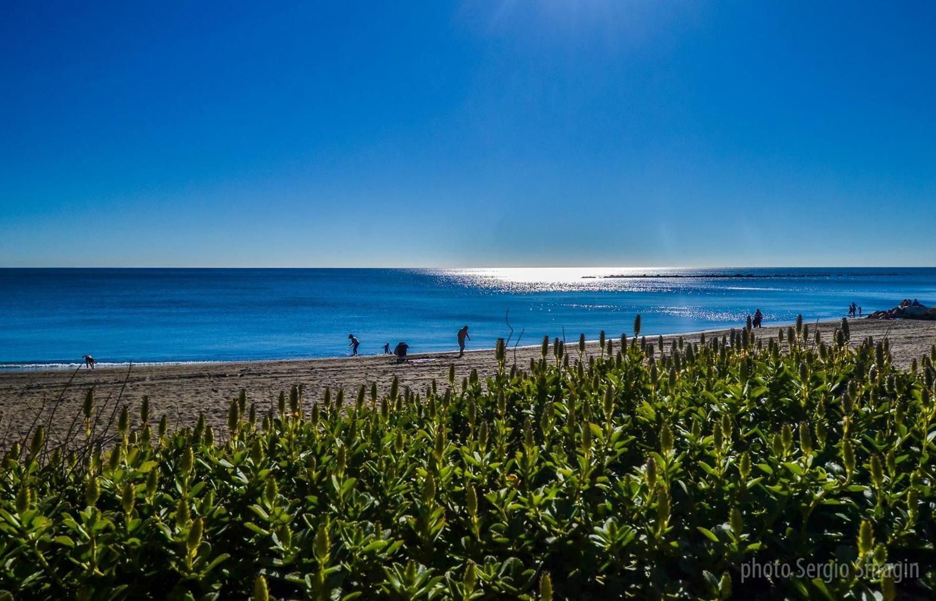 703 Aguila Apartamento - Vista Al Mar - Cerca De Tren, Restaurantes Y Tiendas - Playa A 10 Minutos Caminando بينالماذينا المظهر الخارجي الصورة