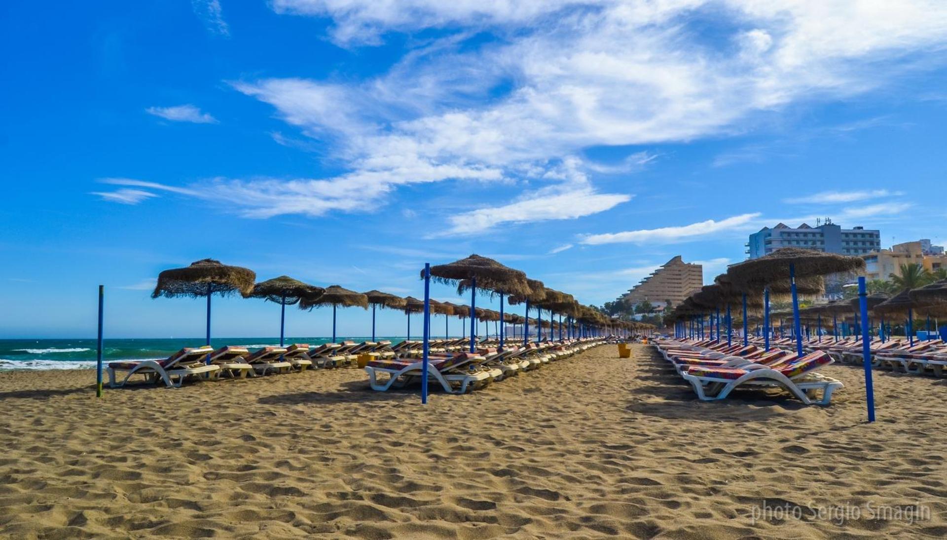 703 Aguila Apartamento - Vista Al Mar - Cerca De Tren, Restaurantes Y Tiendas - Playa A 10 Minutos Caminando بينالماذينا المظهر الخارجي الصورة